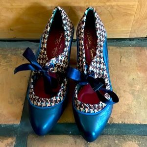 Blue, tweed, pumps